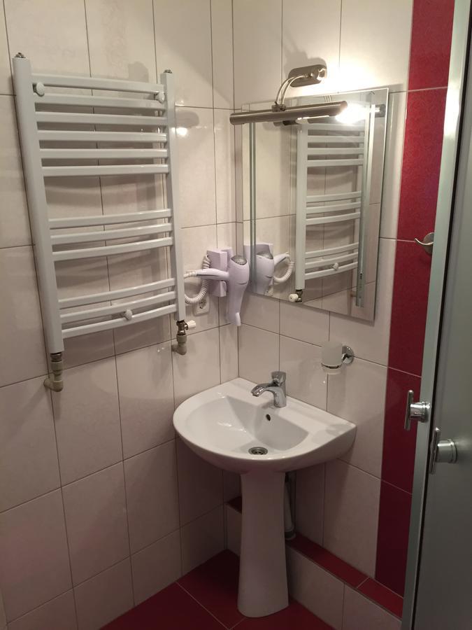 Franc Hotel Yasinya Ngoại thất bức ảnh