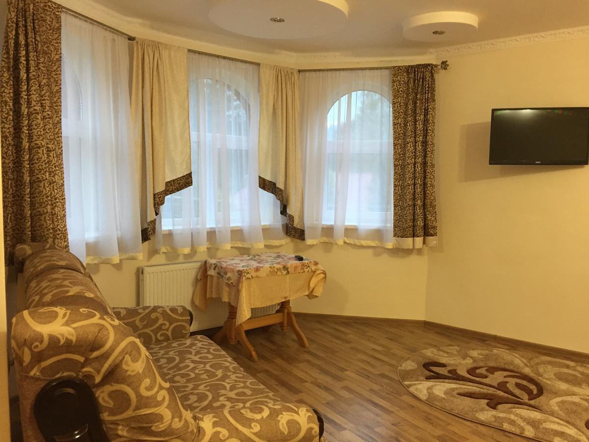 Franc Hotel Yasinya Ngoại thất bức ảnh
