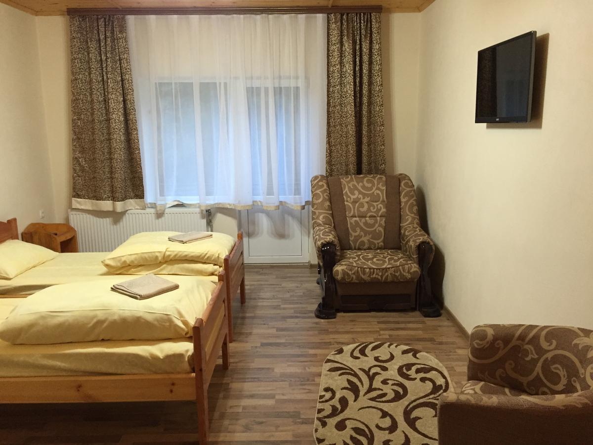 Franc Hotel Yasinya Ngoại thất bức ảnh