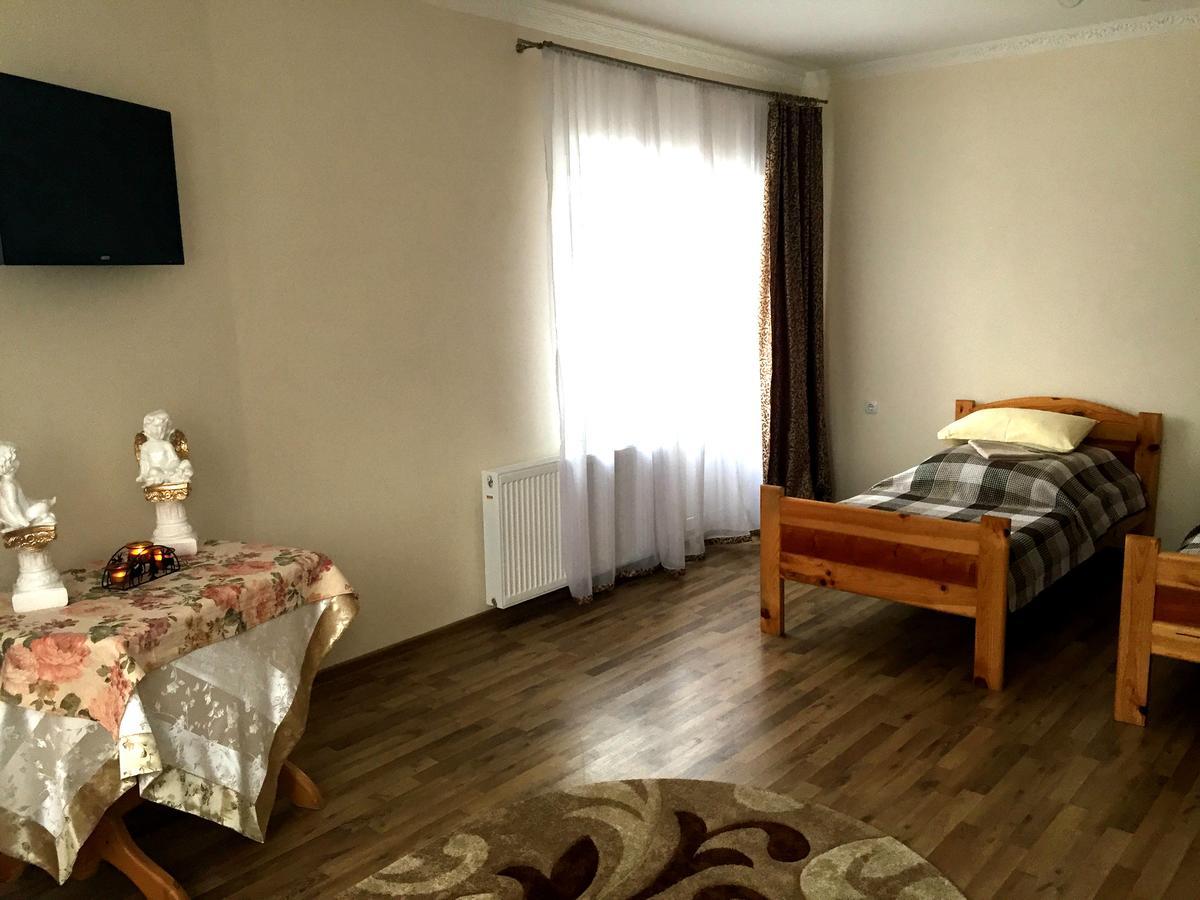 Franc Hotel Yasinya Ngoại thất bức ảnh