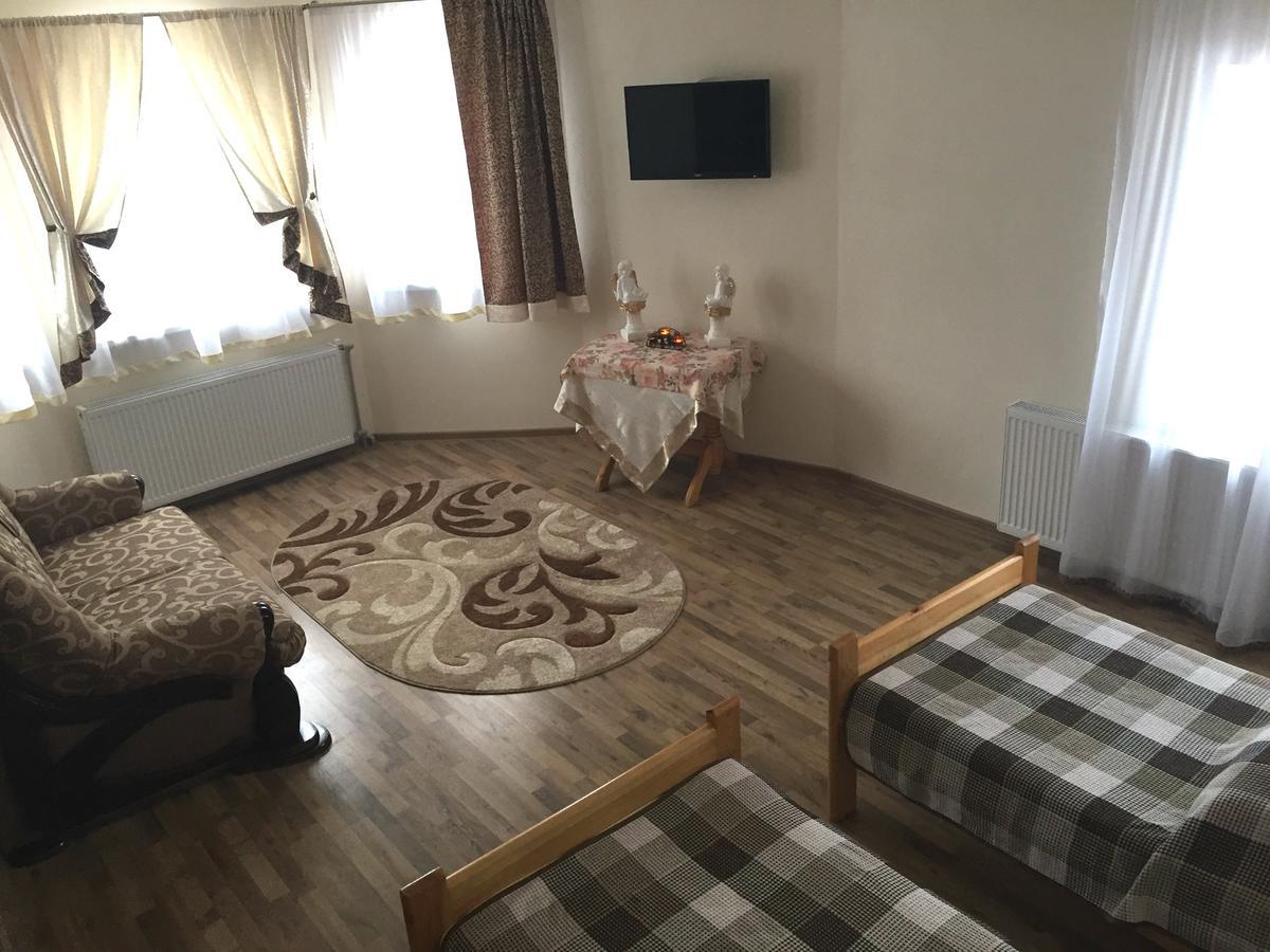 Franc Hotel Yasinya Ngoại thất bức ảnh